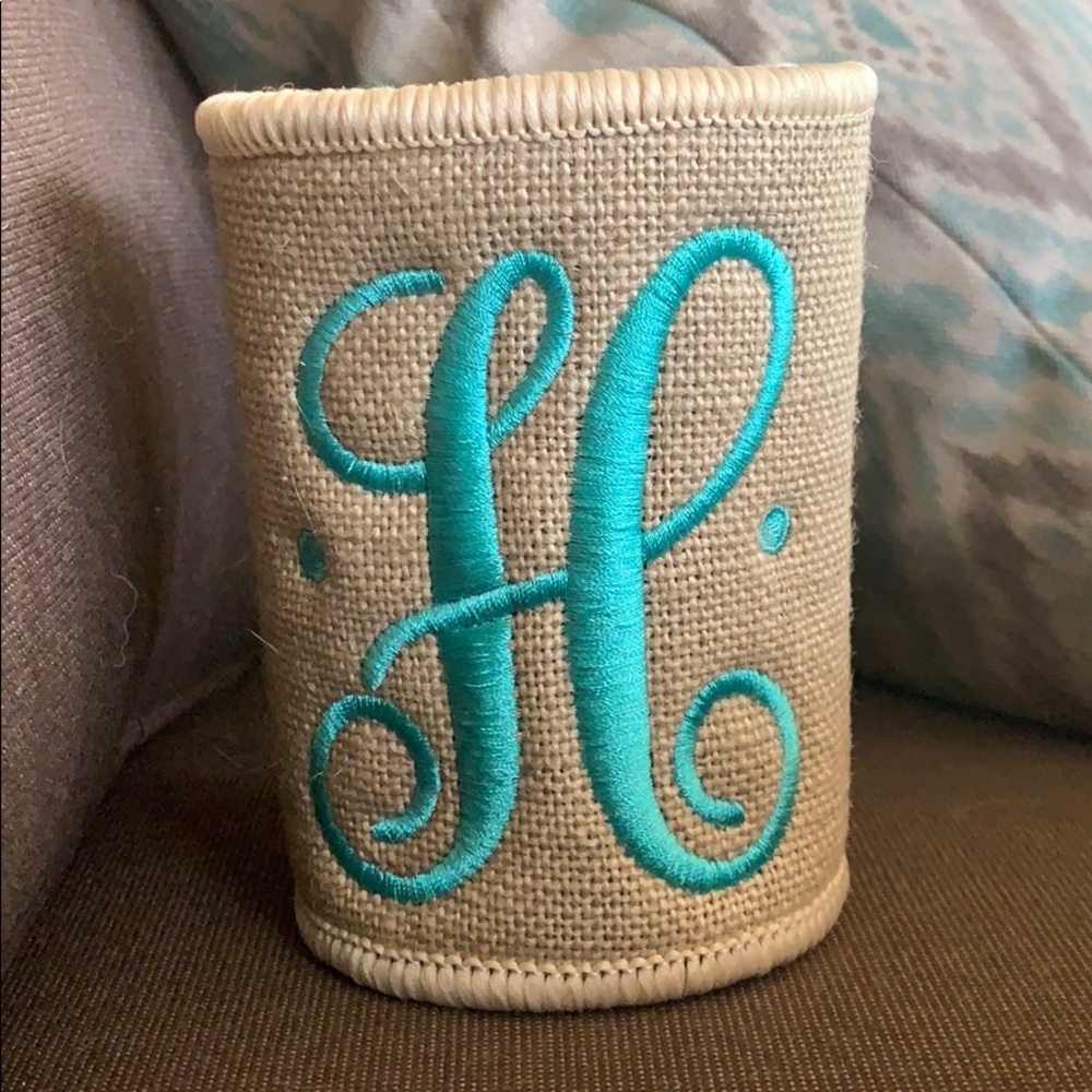 “🦋”H” drink coozie, perfect condition